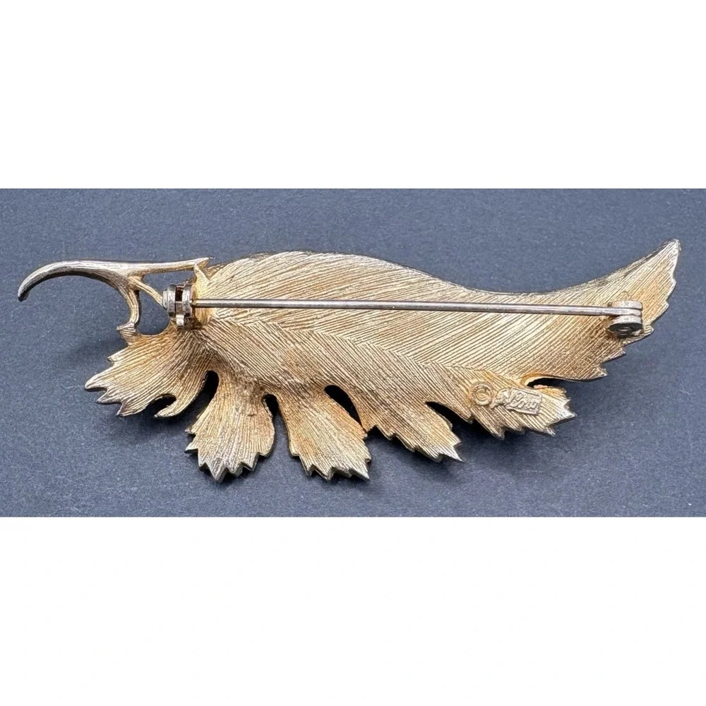 Vintage Coro Pegasus Curled Leaf Textured Gold Tone Brooch 3